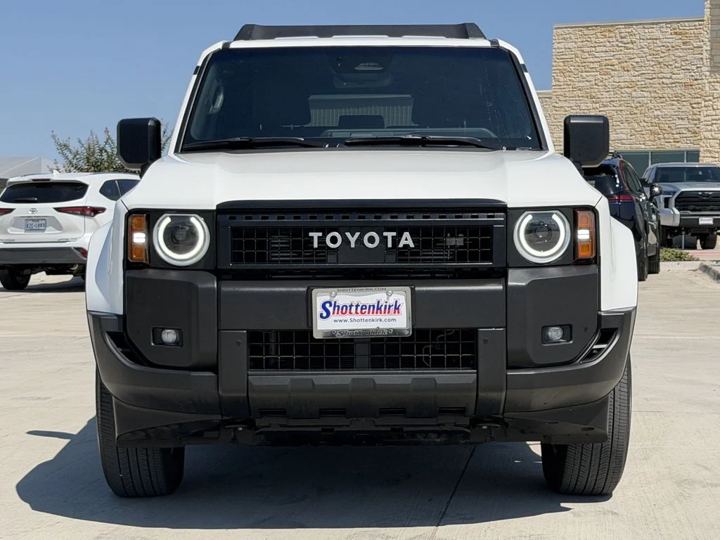 Used 2025 White Toyota 1958 image 7