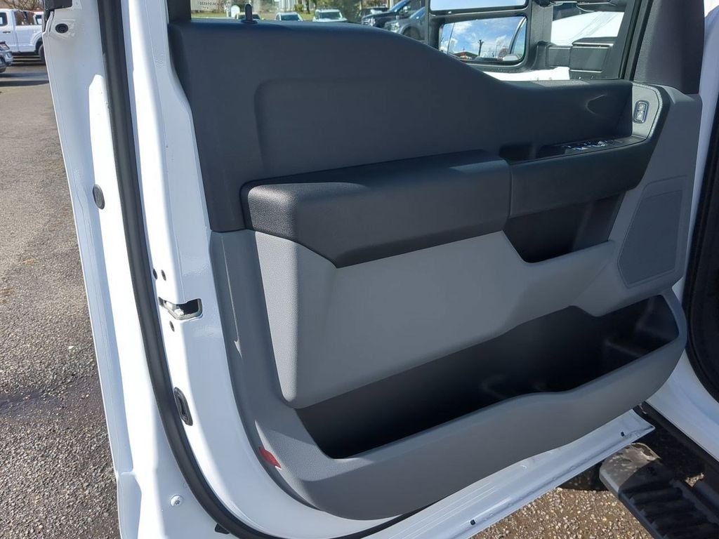 2024 Ford F-450 Super Duty Chassis Cab XL - Photo 39