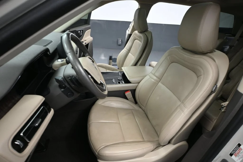 Used 2023 White Lincoln Reserve image 18