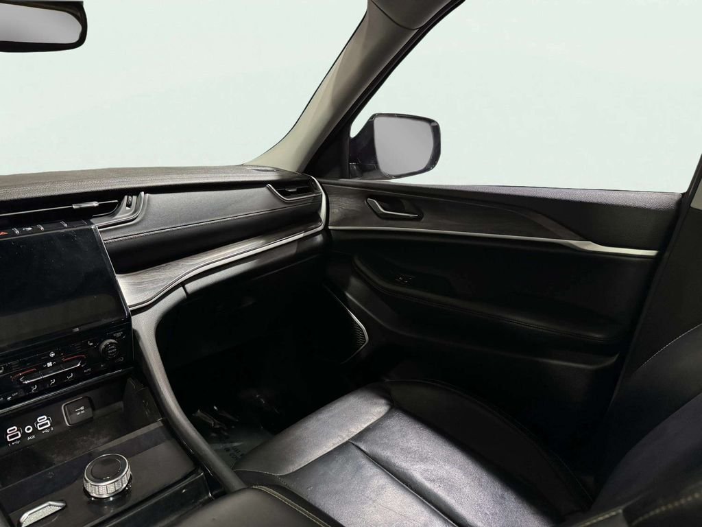 Used 2022 White/off-white Jeep Limited image 11