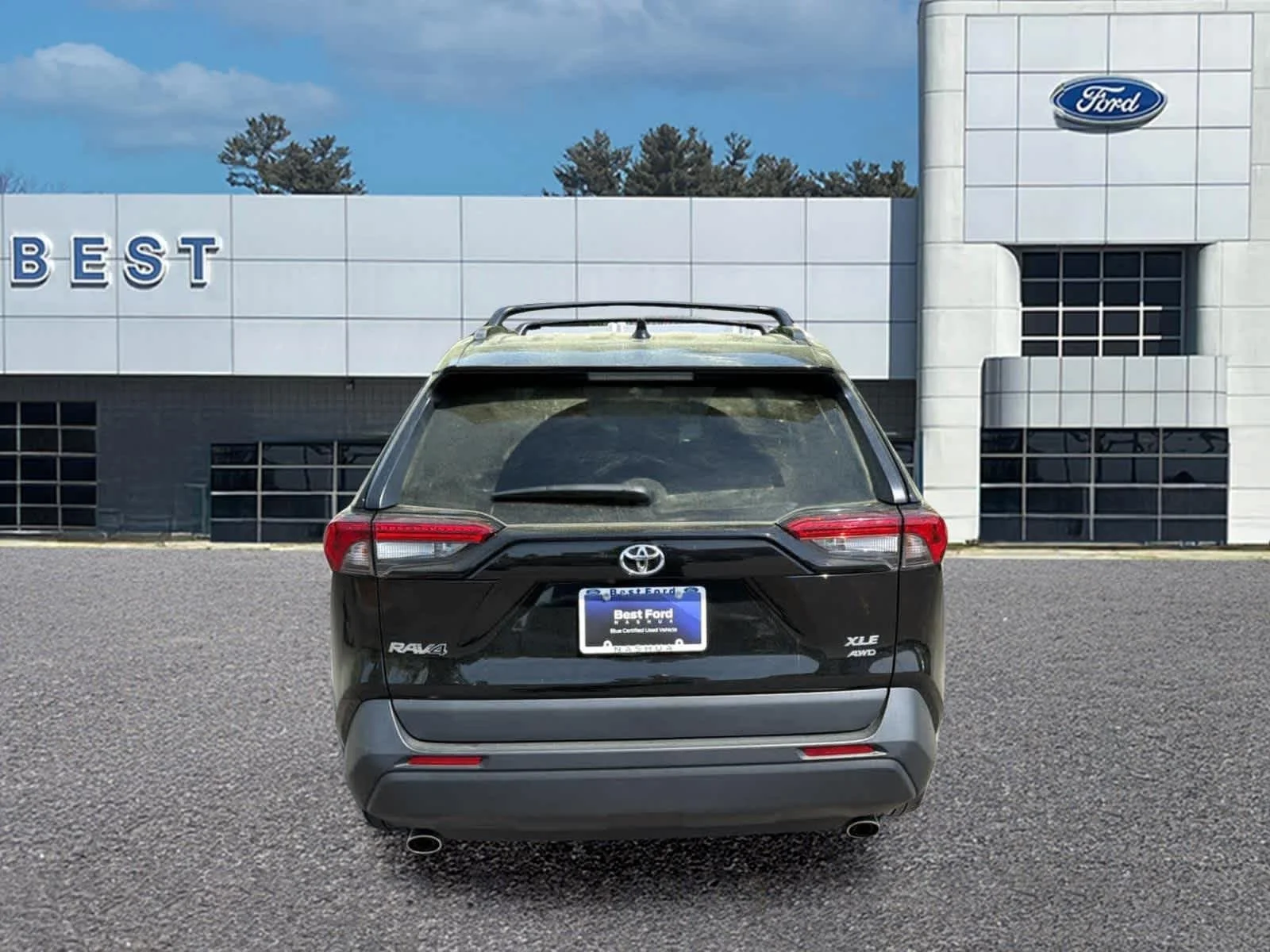 Used 2024 Midnight Black Metallic Toyota XLE Premium image 6