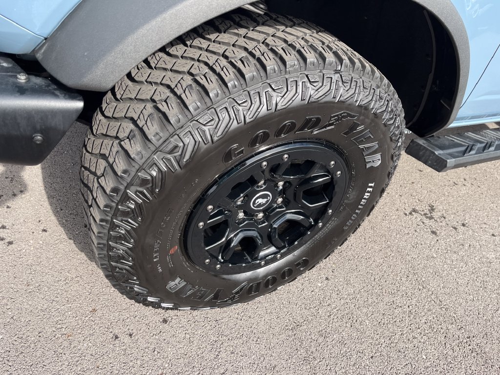 Used 2024 Gray Ford Wildtrak image 9