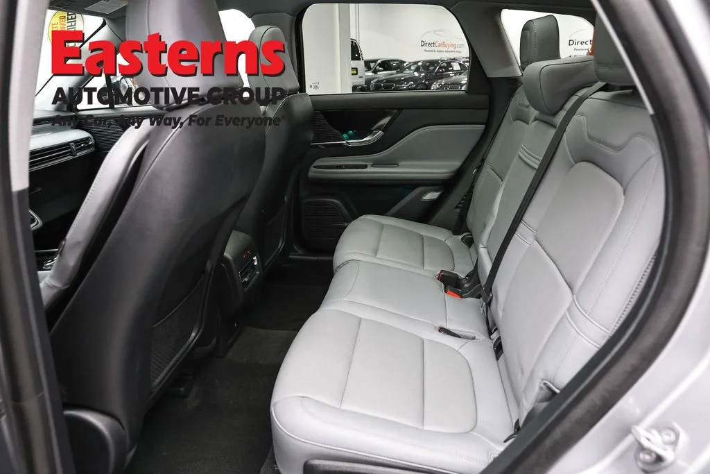 Used 2022 Silver Lincoln Standard image 22