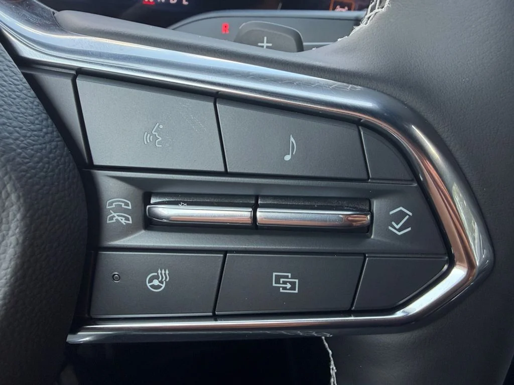 New 2027 Sterling Gray Metallic Chevrolet LT image 23