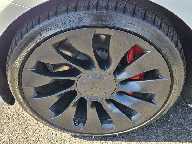 Used 2023  Tesla Performance image 13