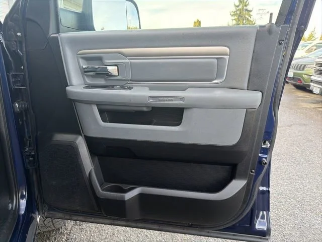 Used 2017 True Blue Pearlcoat Ram Big Horn image 25