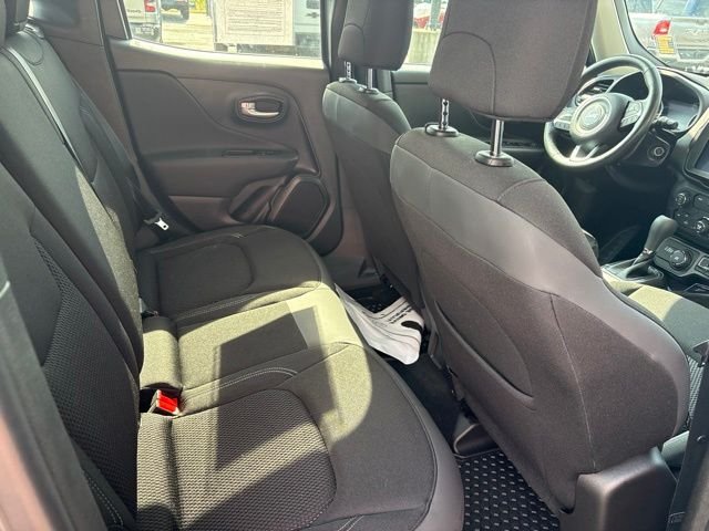 Used 2023 Gray Jeep Altitude image 24