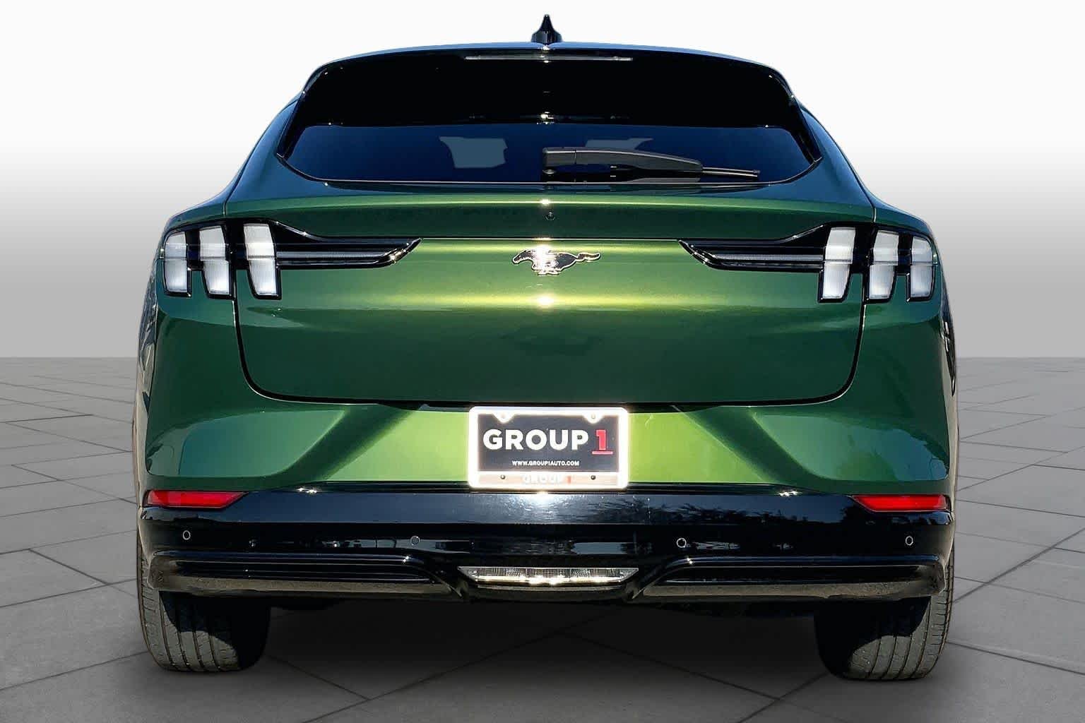 Used 2024 Eruption Green Metallic Ford Premium image 4