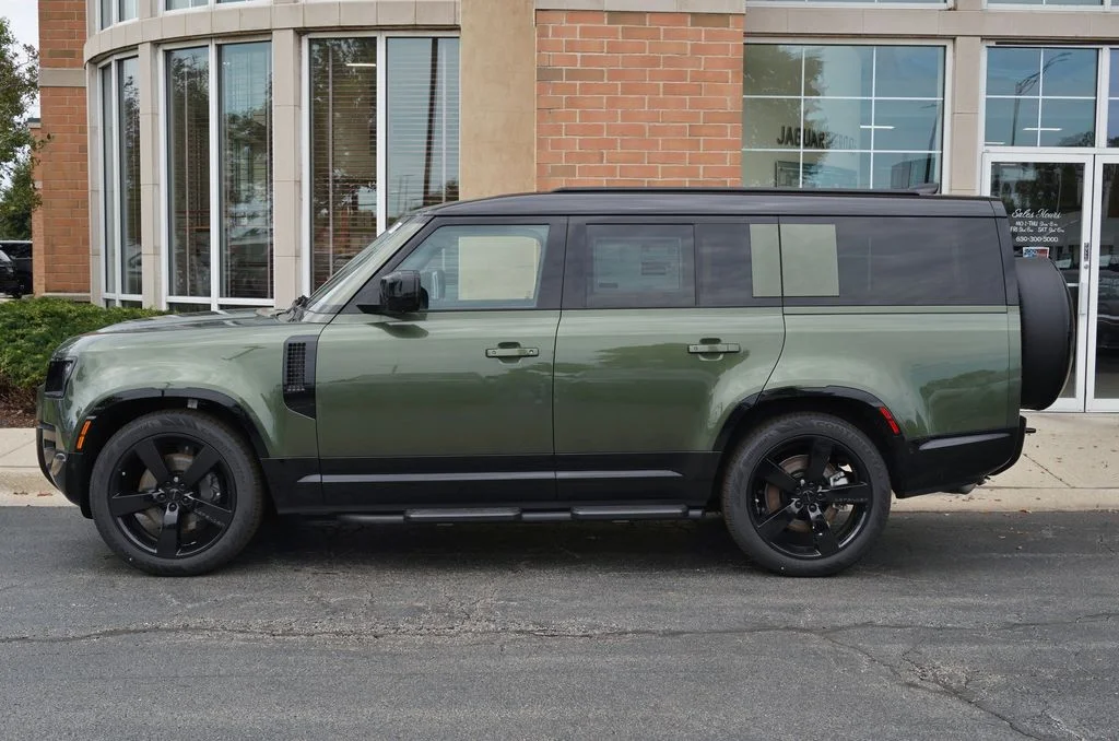 New 2026 Woolstone Green Land Rover X-Dynamic SE image 2