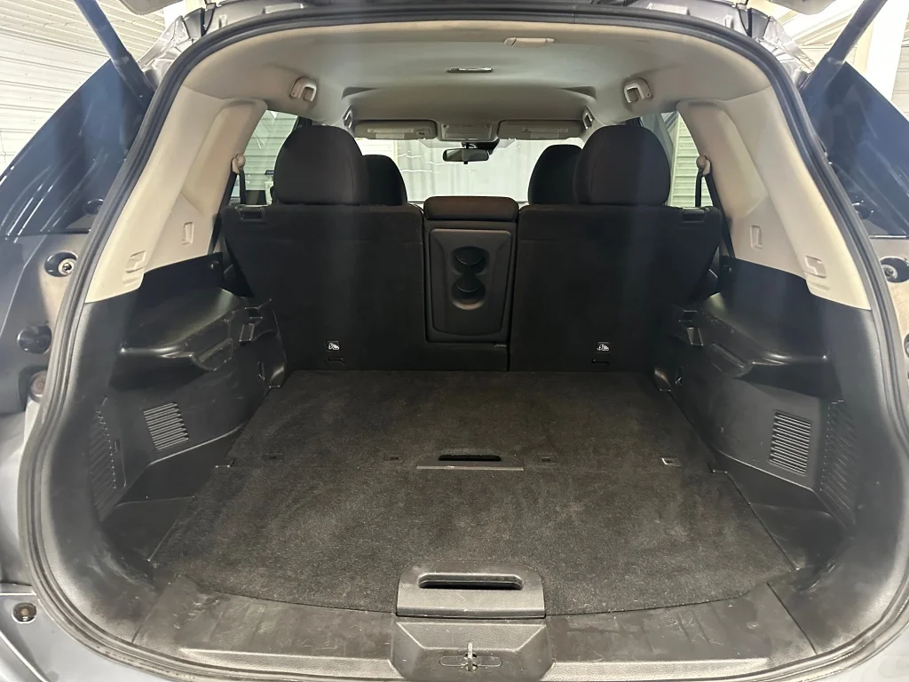 2019 Nissan Rogue SV - Photo 21