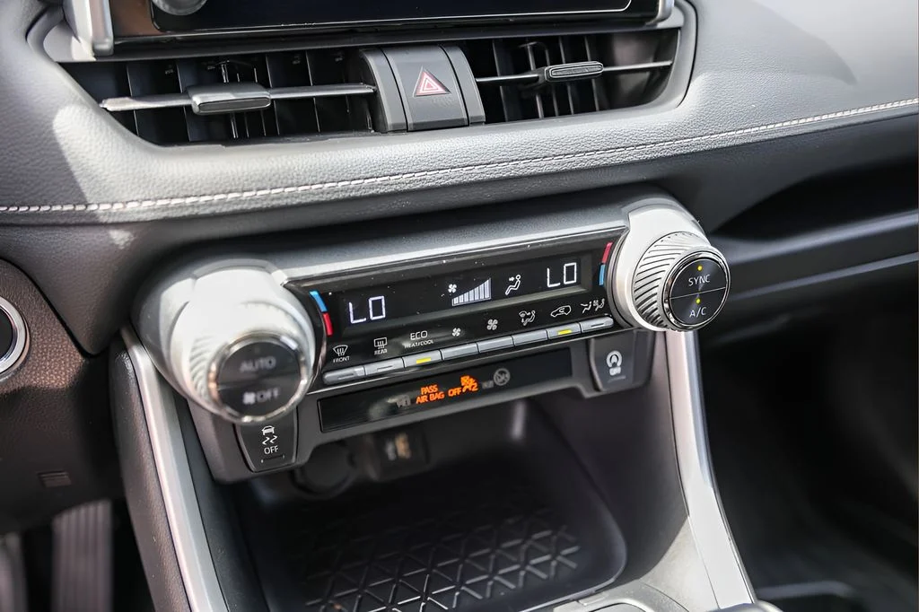 Used 2025 White Toyota XLE image 18