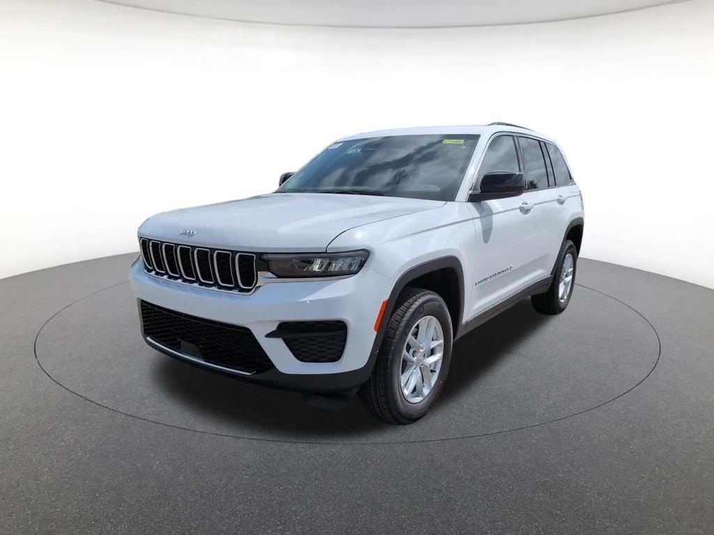 New 2026 Bright White Clear-Coat Exterior Paint Jeep Laredo X image 16