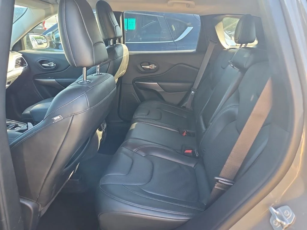 Used 2019 Gray Jeep Limited image 20