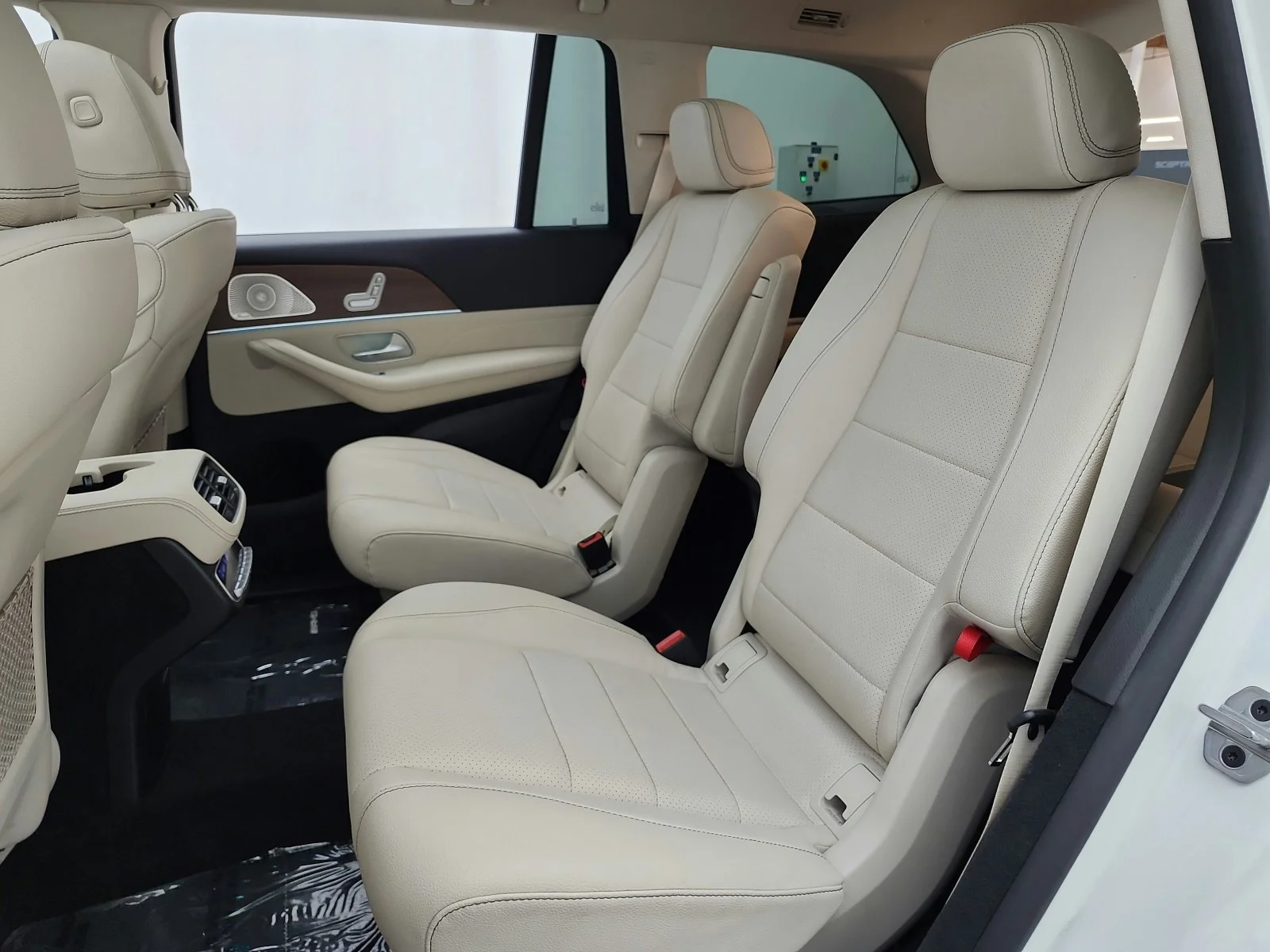 Certified Used 2022 MANUFAKTUR Diamond White Bright Mercedes-Benz GLS 450 4MATIC® SUV image 15