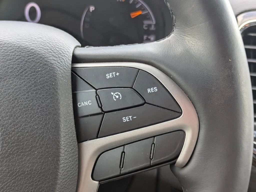 Used 2020 White Jeep Altitude image 28
