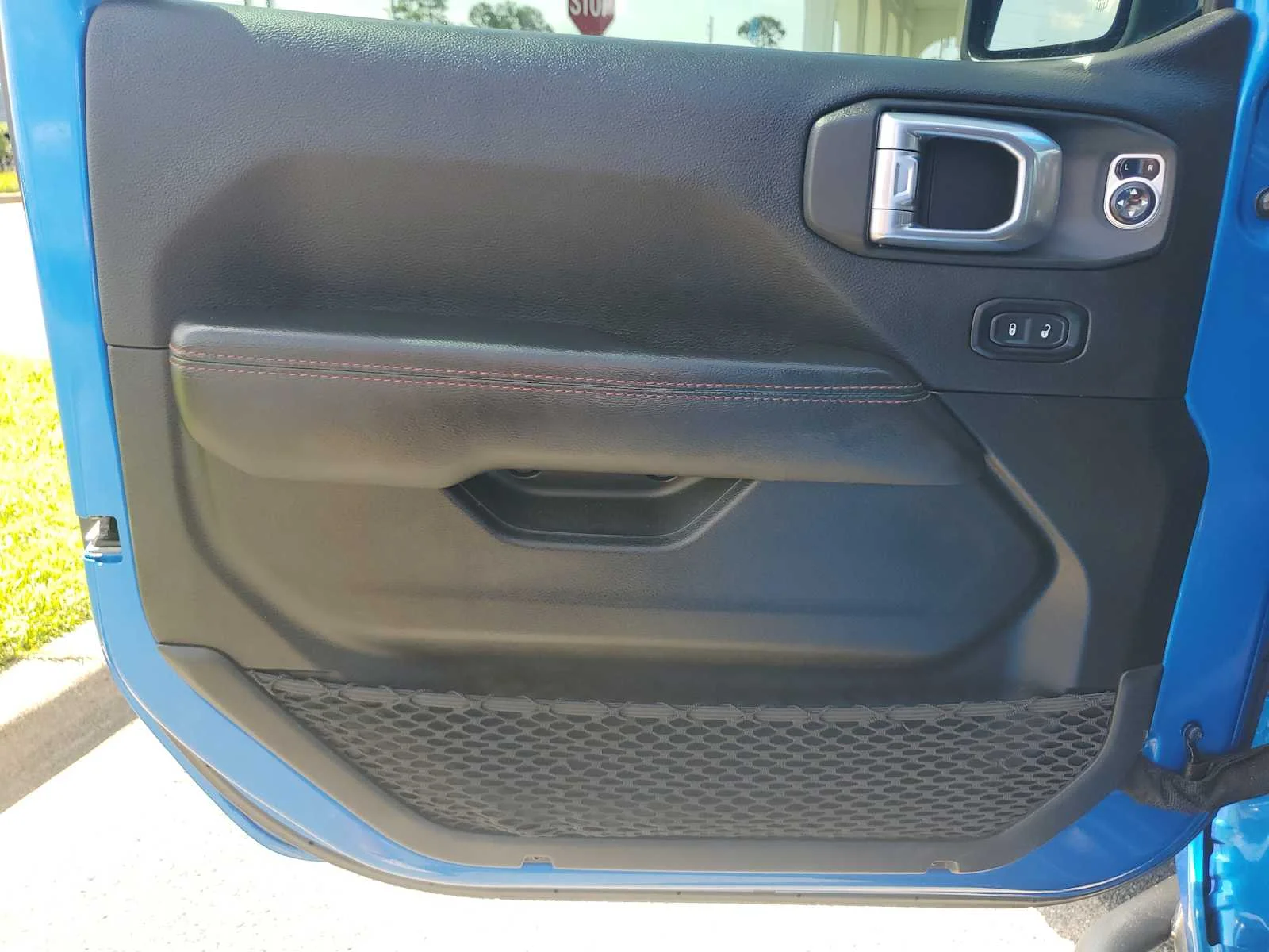 Used 2021  Jeep Unlimited Rubicon image 23