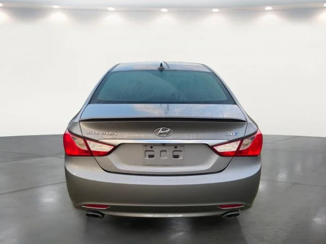 Used 2013 Gray Hyundai SE image 17