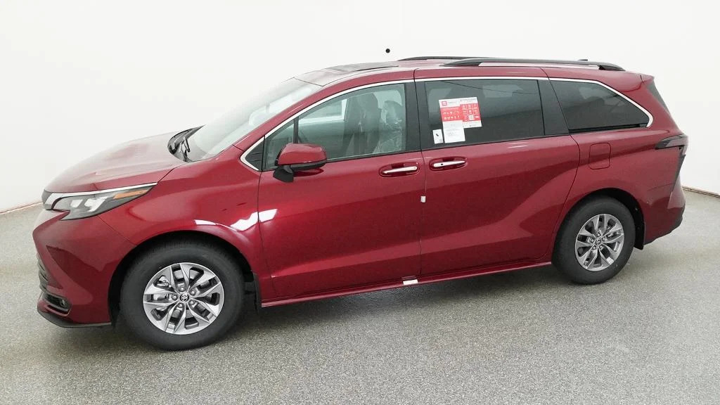 New 2026 Ruby Flare Pearl Toyota XLE image 5