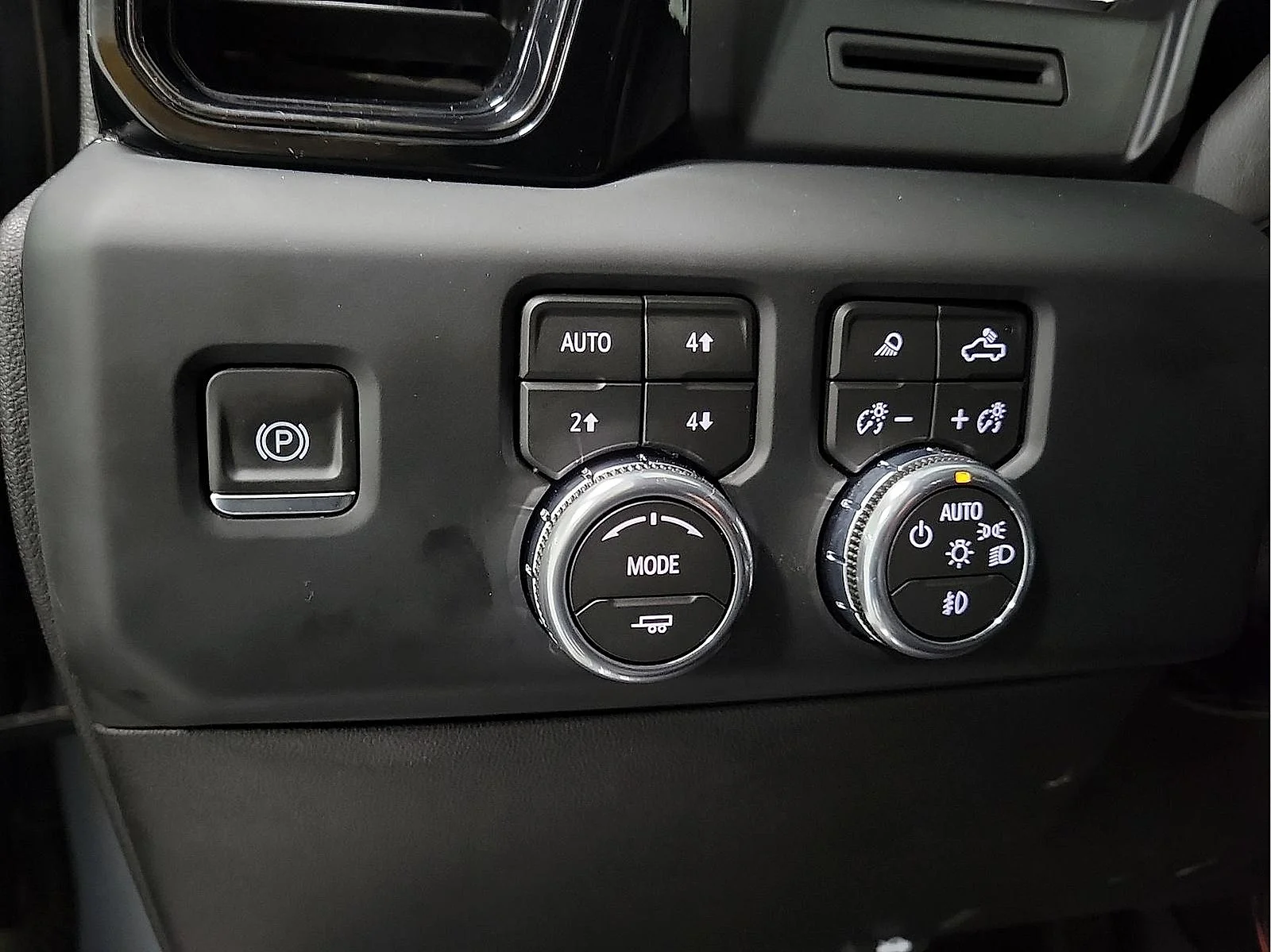 Used 2024 Sterling Metallic GMC AT4 image 13