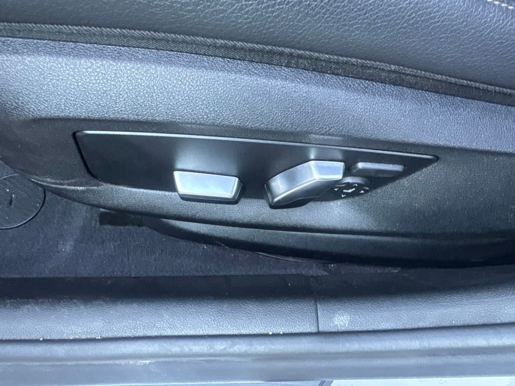 Used 2019 Silver BMW 530i xDrive image 30