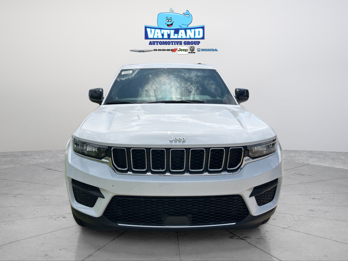 New 2026 Bright White Clear-Coat Exterior Paint Jeep Laredo X image 8
