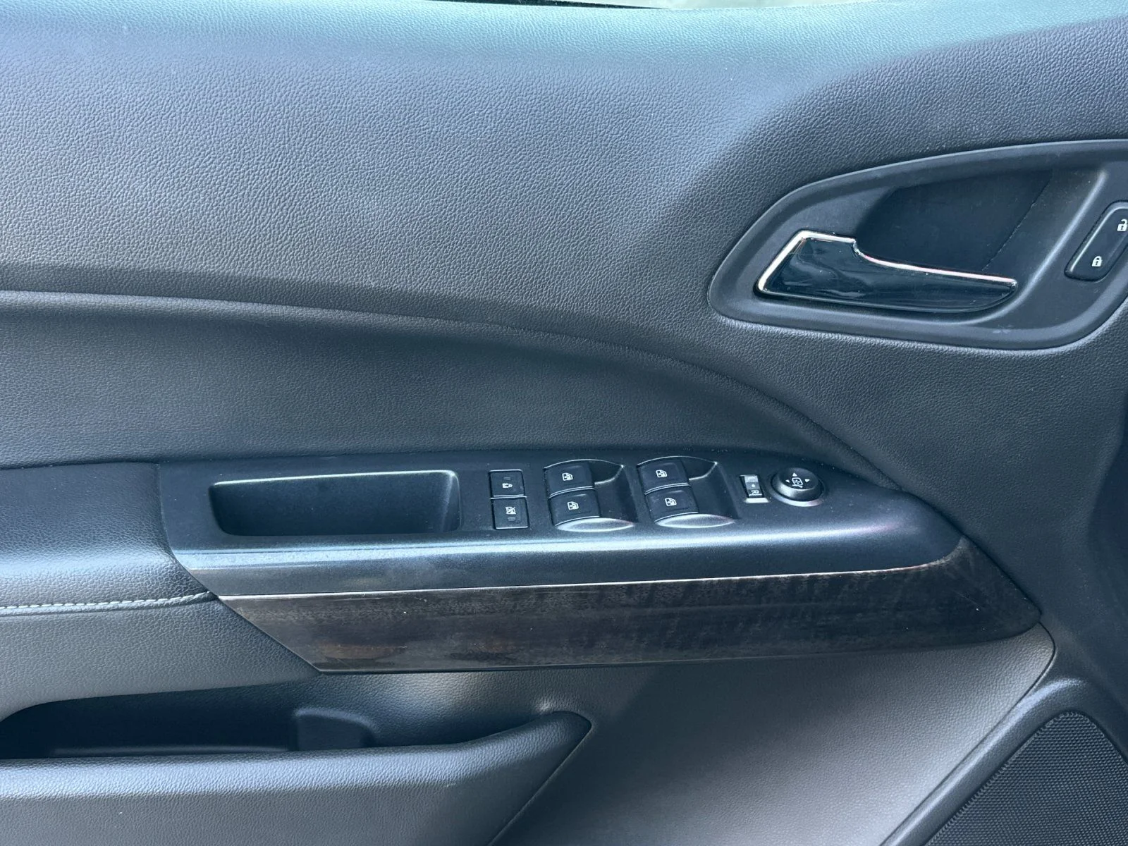 Used 2016 Cyber Gray Metallic GMC SLT image 10