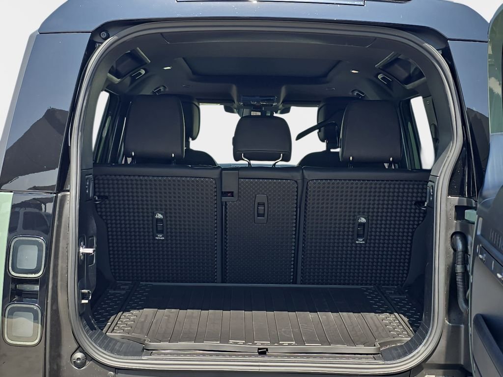 New 2026 Keswick Green Land Rover Trophy Edition Keswick image 12