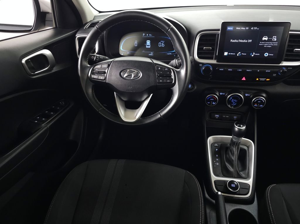 2025 Hyundai Venue SEL - Photo 17