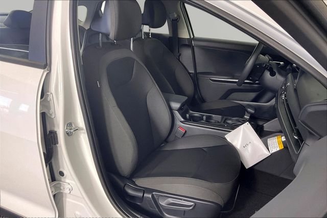 New 2026 Snow White Pearl Kia LXS image 12