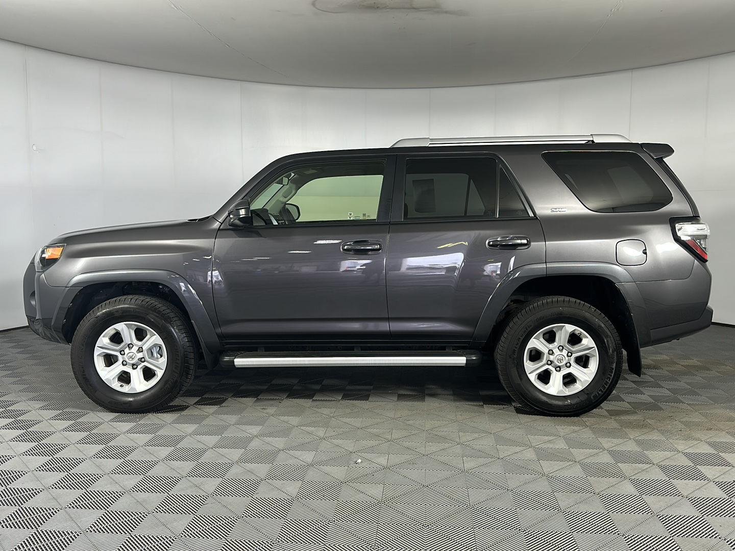 Used 2018 Magnetic Gray Metallic Toyota SR5 image 6