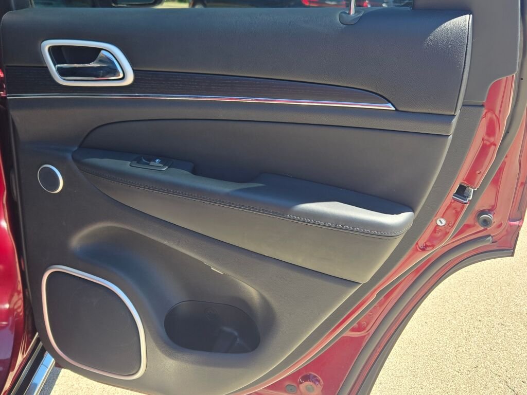 Used 2018 Red Jeep Summit image 10