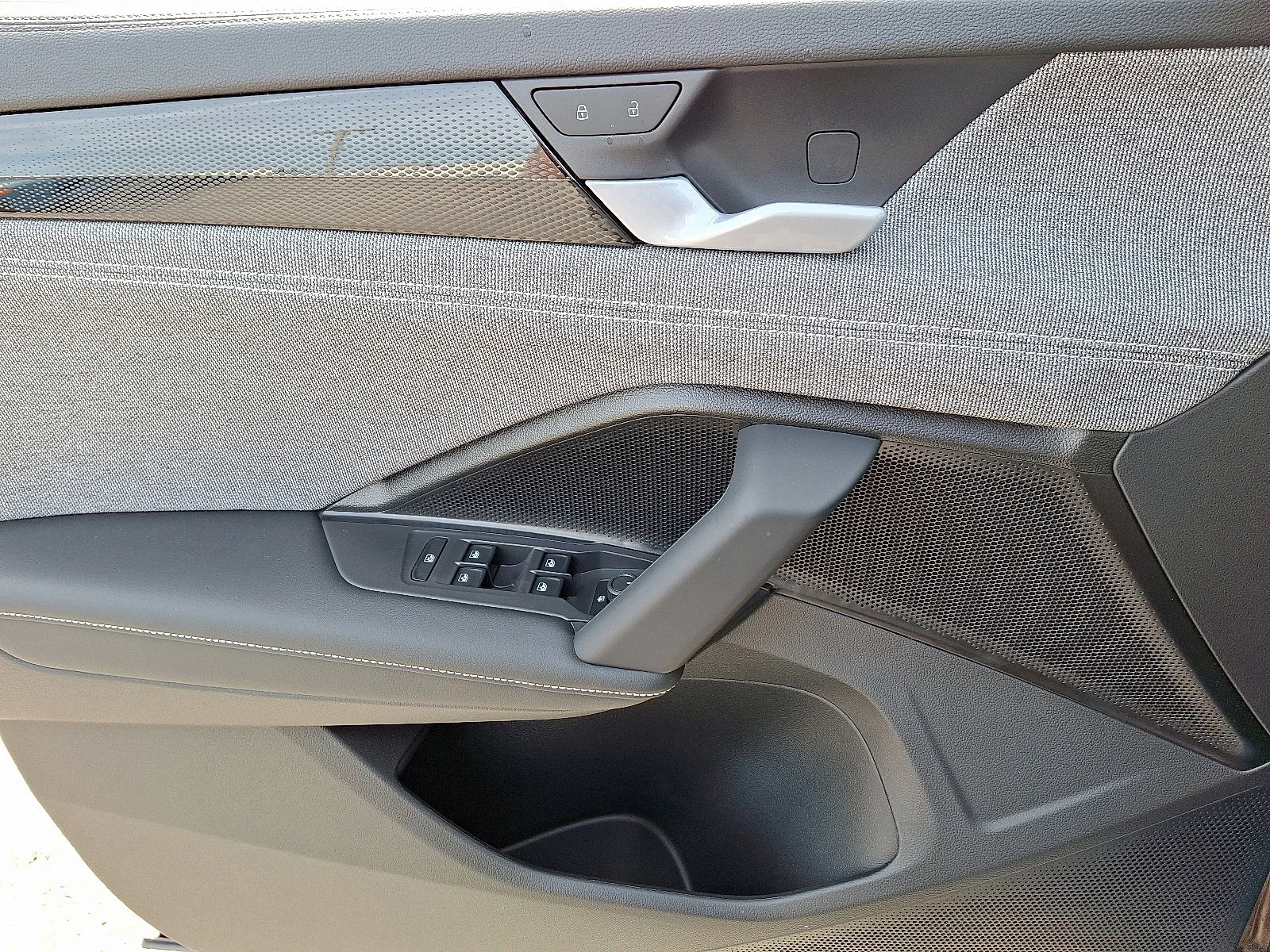 2026 Volkswagen Tiguan S - Photo 9