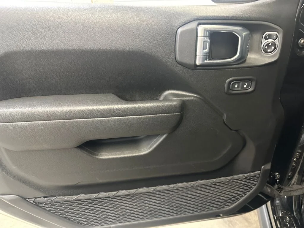 Certified Used 2026 Black Clearcoat Jeep Rubicon image 6