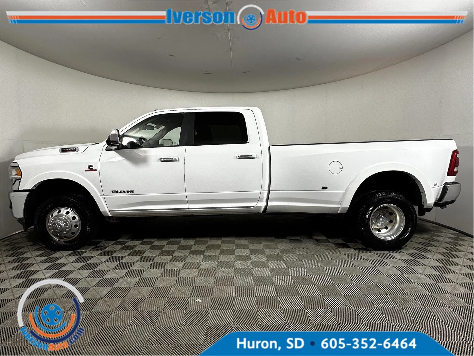 Used 2022 Bright White Clearcoat Ram Laramie image 5