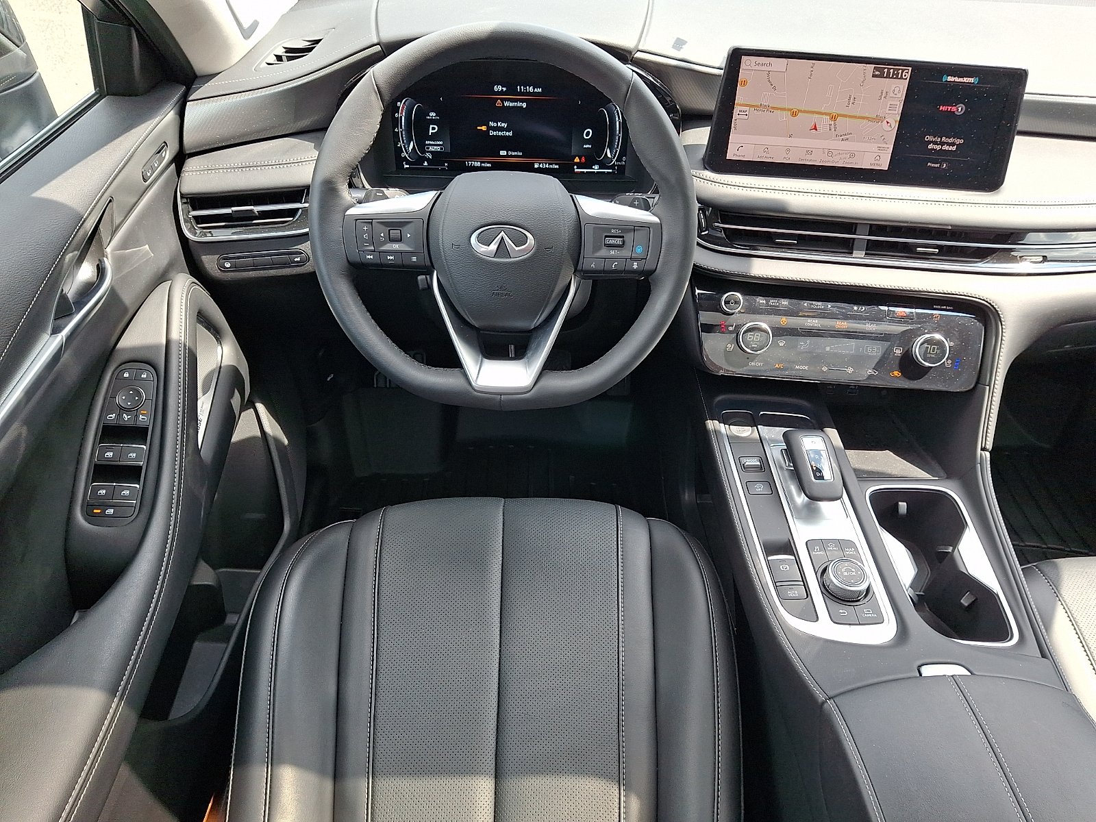 Used 2025 Graphite Shadow INFINITI LUXE AWD image 12