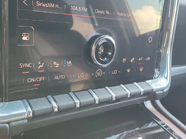 2025 GMC Yukon XL Denali - Photo 33