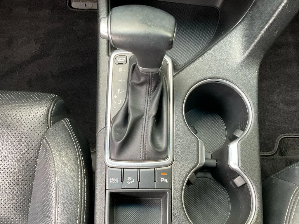 Used 2018 Red Kia EX image 36