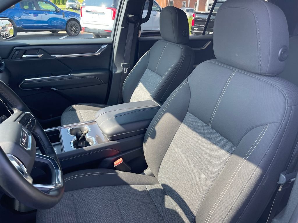 Used 2025 White GMC Elevation image 13