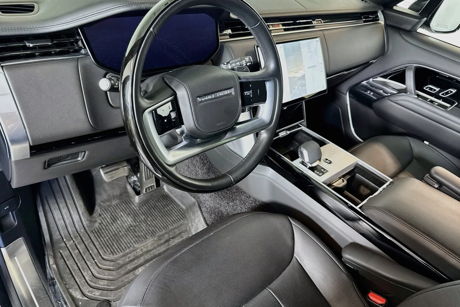 Used 2025 Santorini Black Metallic Land Rover SE image 9