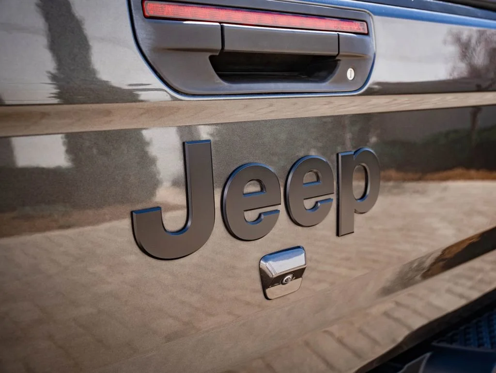 Used 2023 Granite Crystal Metallic Clearcoat Jeep Sport S image 16