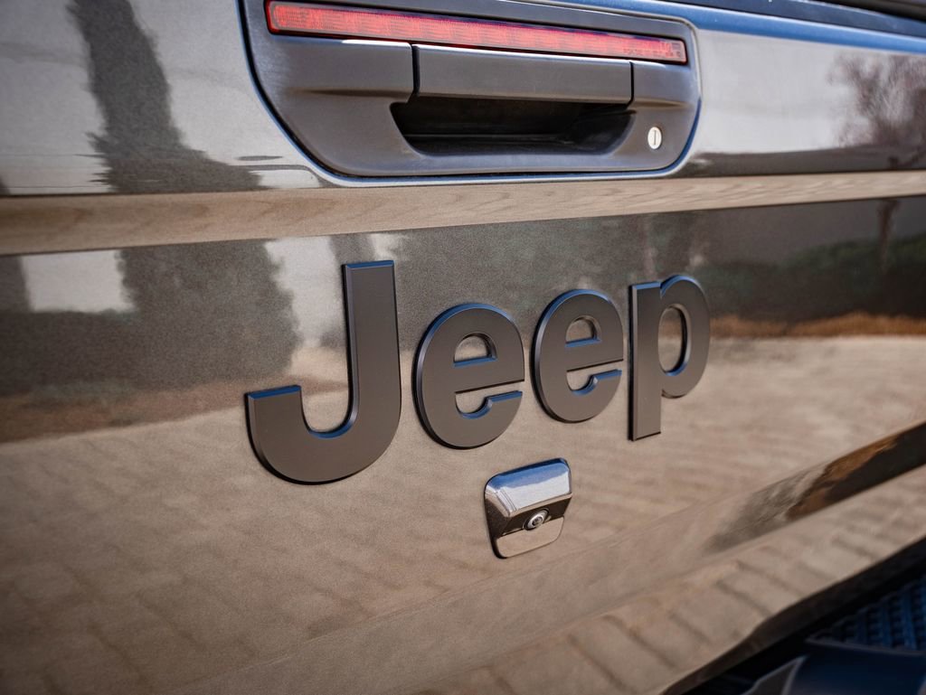 Used 2023 Granite Crystal Metallic Clearcoat Jeep Sport S image 16
