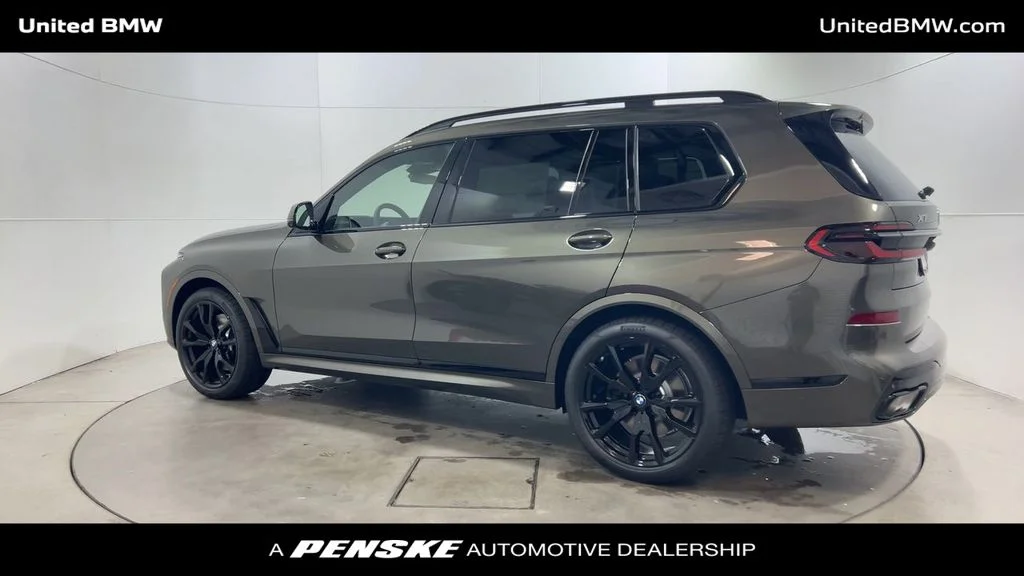 Used 2026 Manhattan Green Metallic BMW xDrive40i image 6