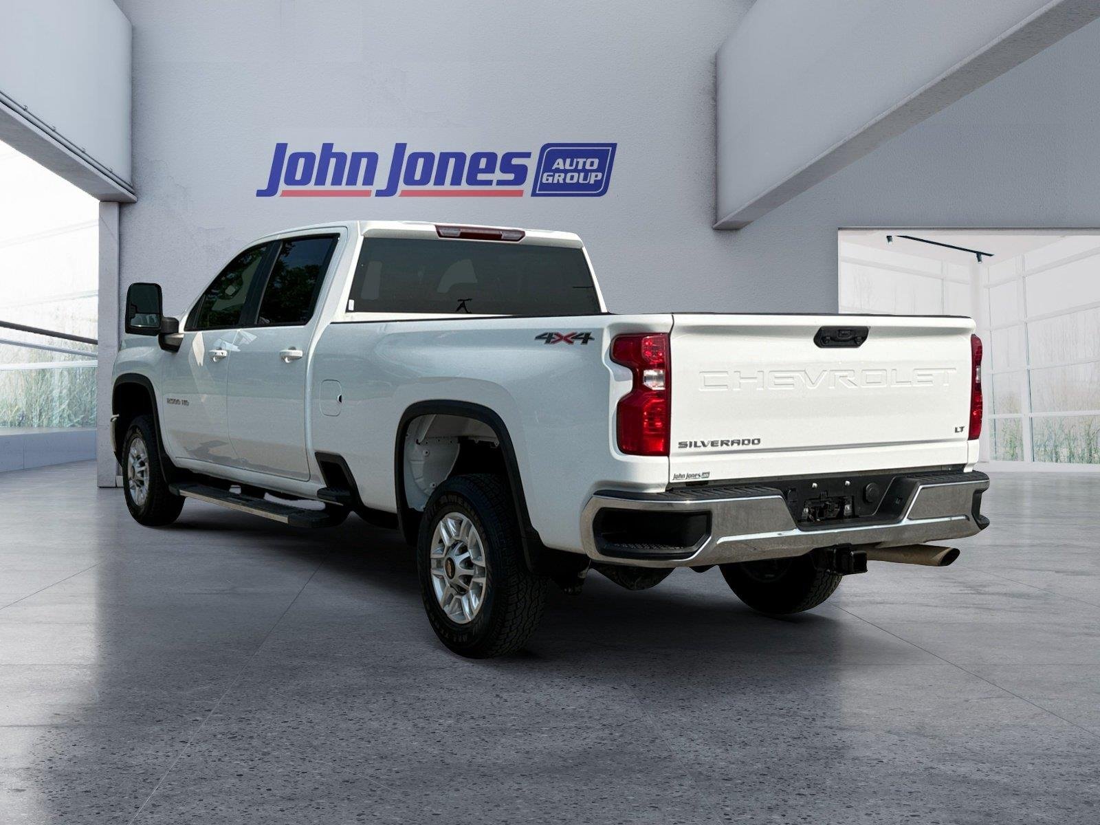 Used 2025 Summit White Chevrolet LT image 3