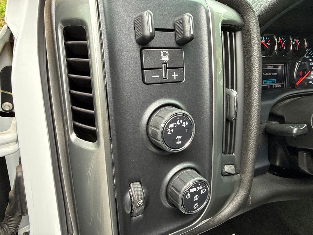Used 2018 White Chevrolet LT image 21