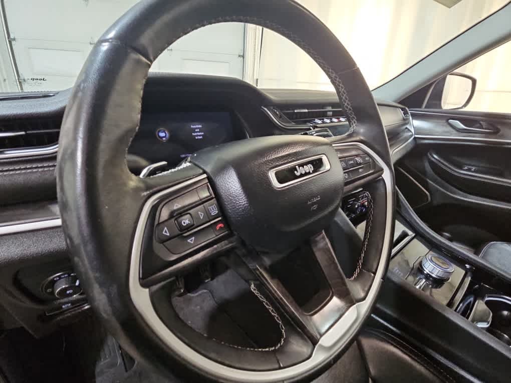 Used 2022 Metallic Jeep Limited image 15