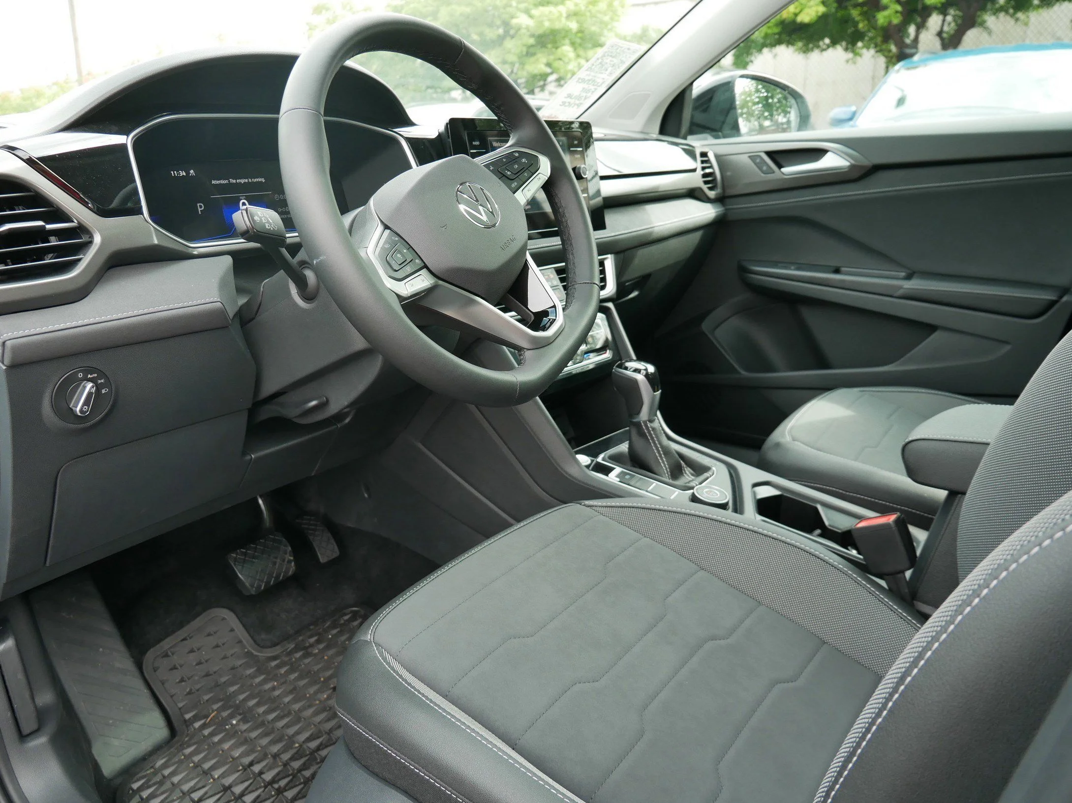 New 2026 Bright Moss Green Metallic/Deep Black Roof Volkswagen SE Black image 4