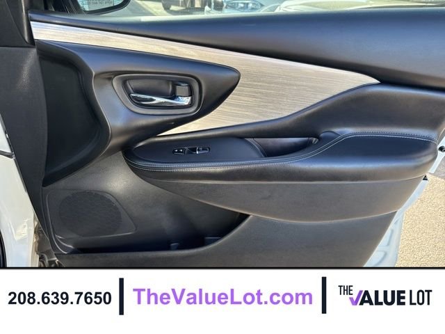Used 2018 White Nissan SL image 12
