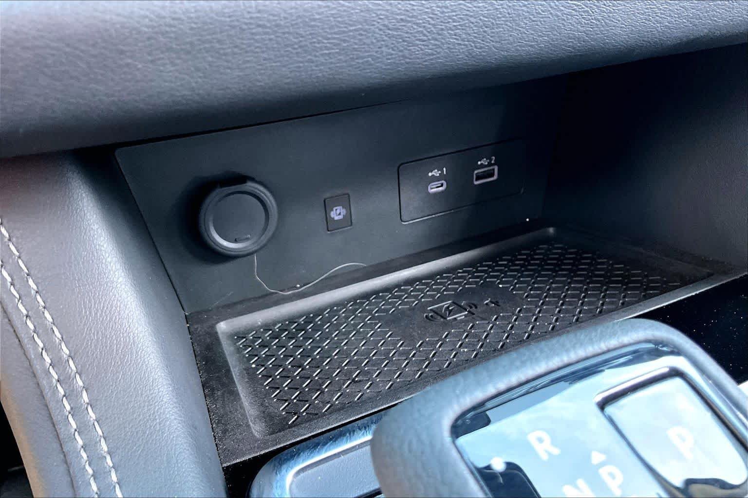 Used 2024 Super Black Nissan Platinum image 32