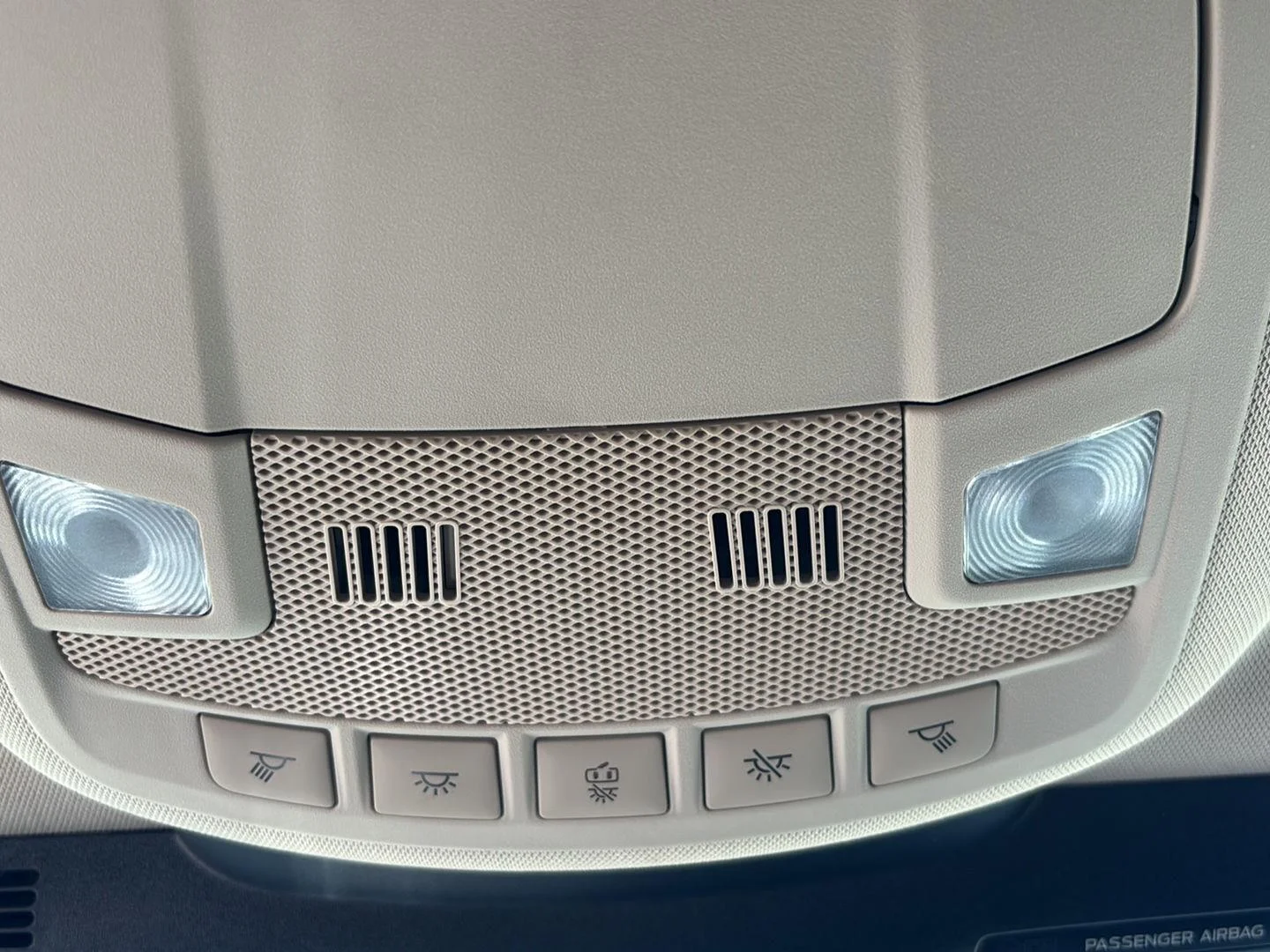 Used 2023 Pristine White Lincoln Standard image 25