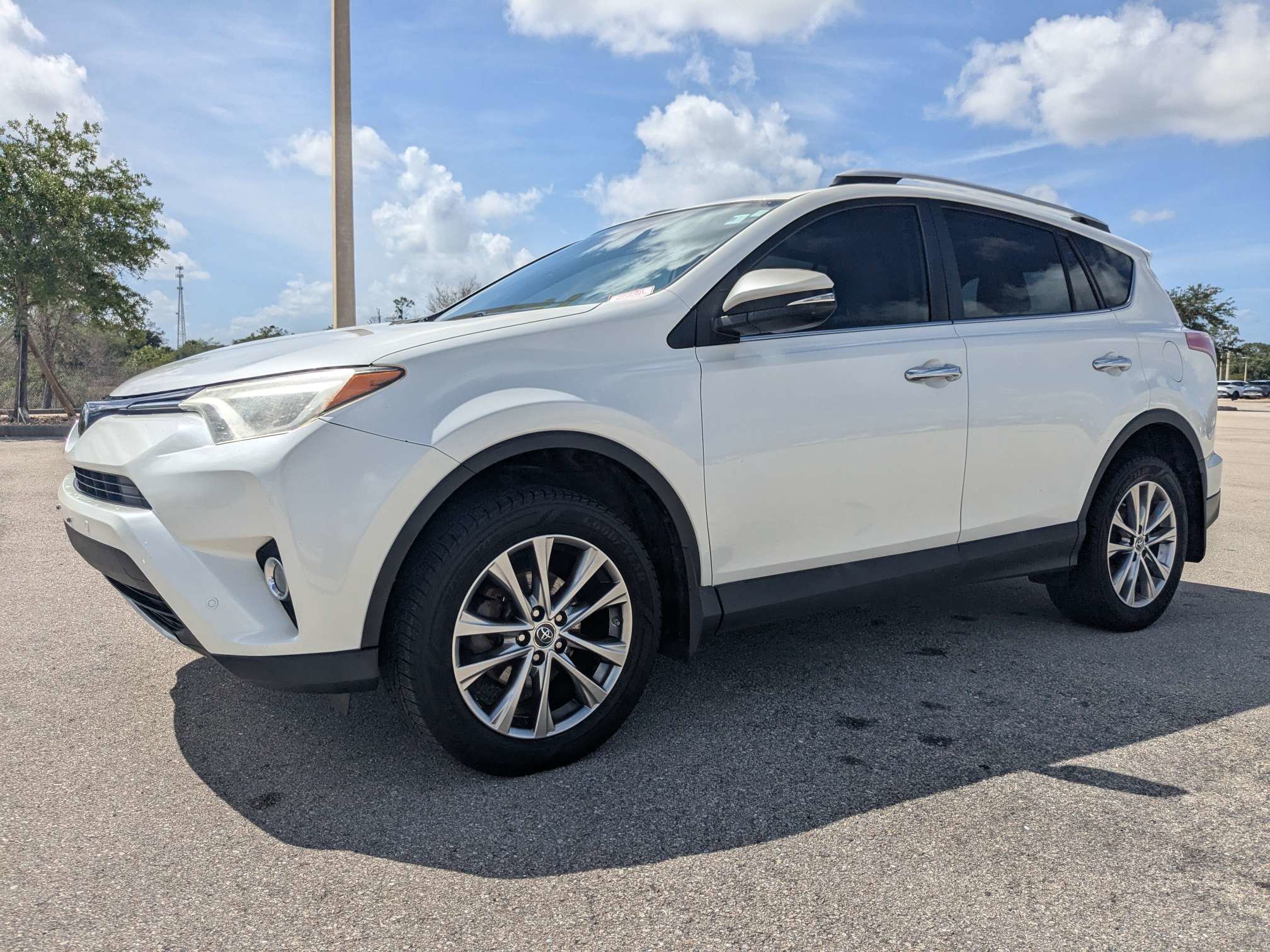 Used 2016 Blizzard Pearl Toyota Limited image 9
